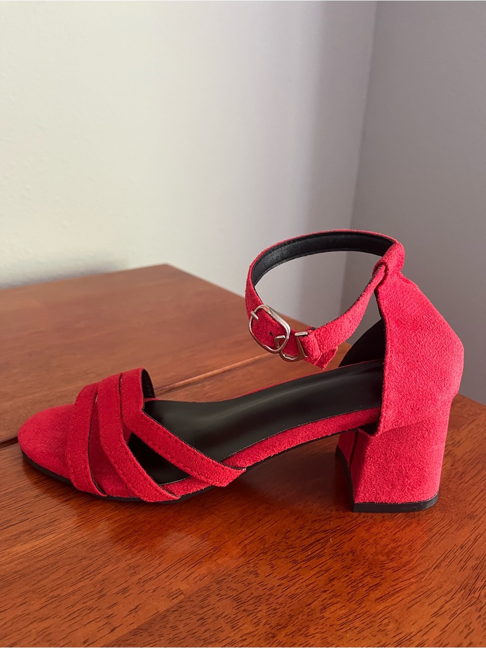 Amazon 6.5  Women’s Red Suede Block Heel Sandal Never Worn